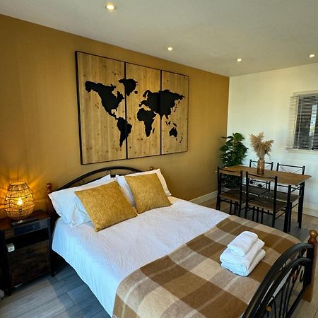 Apartament Cozy Flat With Balcony Londyn Zewnętrze zdjęcie