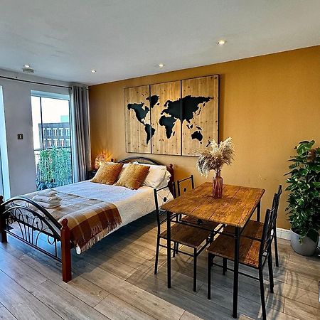 Apartament Cozy Flat With Balcony Londyn Zewnętrze zdjęcie