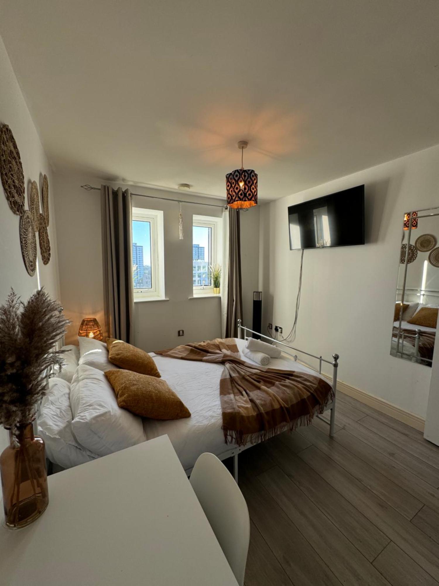 Apartament Cozy Flat With Balcony Londyn Zewnętrze zdjęcie