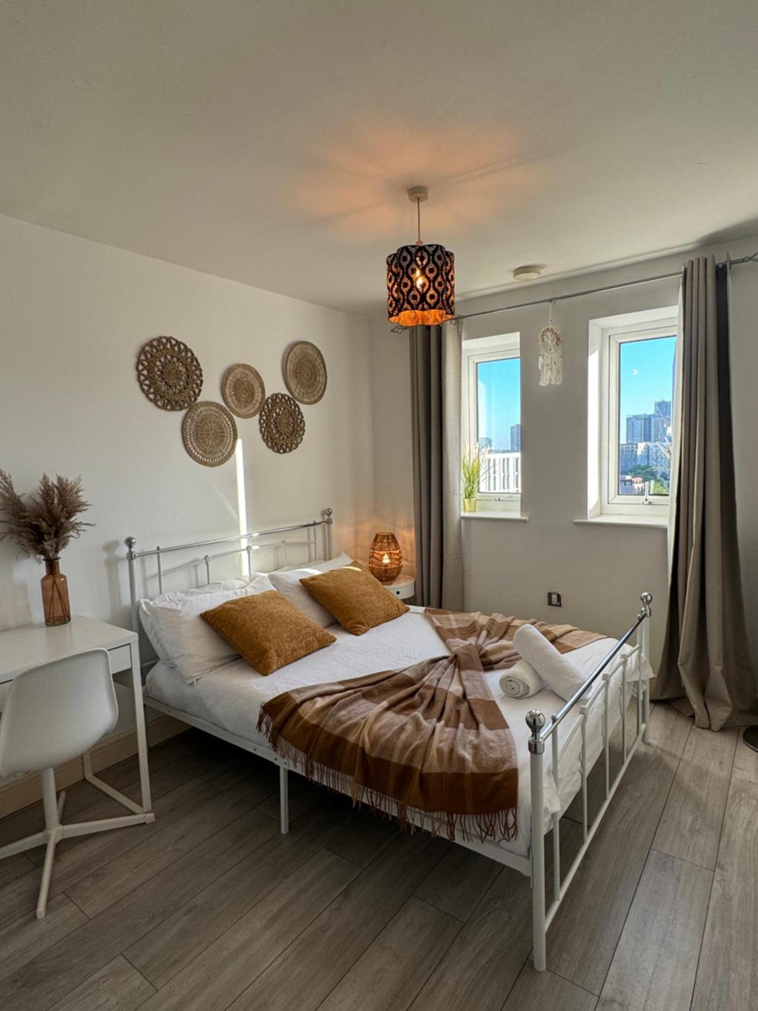 Apartament Cozy Flat With Balcony Londyn Zewnętrze zdjęcie