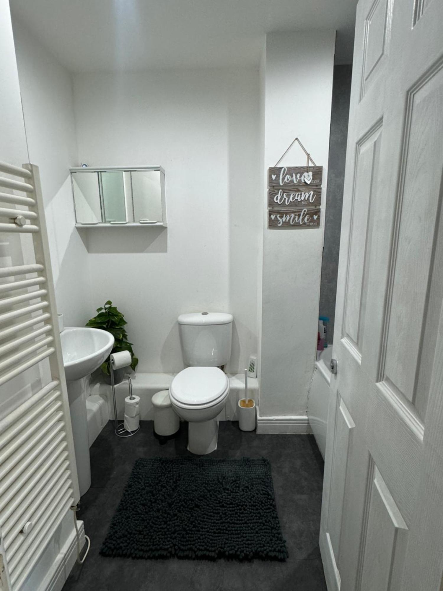 Apartament Cozy Flat With Balcony Londyn Zewnętrze zdjęcie
